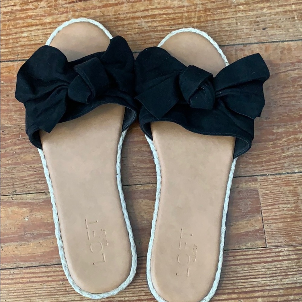 Black bow sandals